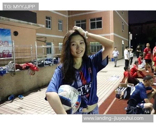 成都足球宝贝展现青春活力与激情魅力引领时尚潮流的全新风尚 成都足球宝贝展现青春活力与激情魅力引领时尚潮流的全新风尚